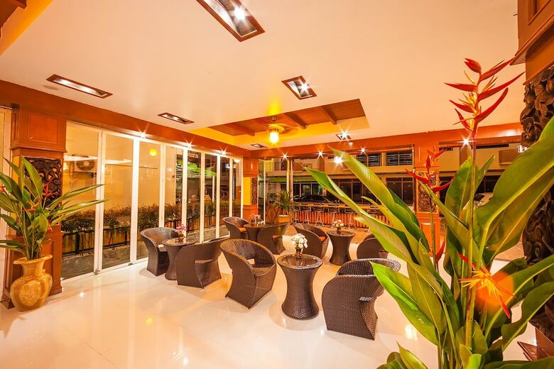 Hotel Oyo 485 Million Patong Beach Resort