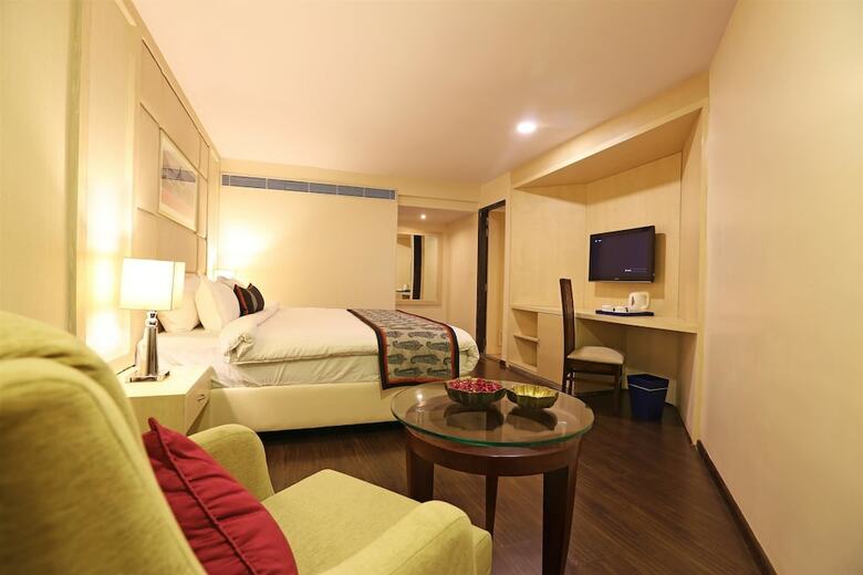 Hotel Golden Tulip Jaipur
