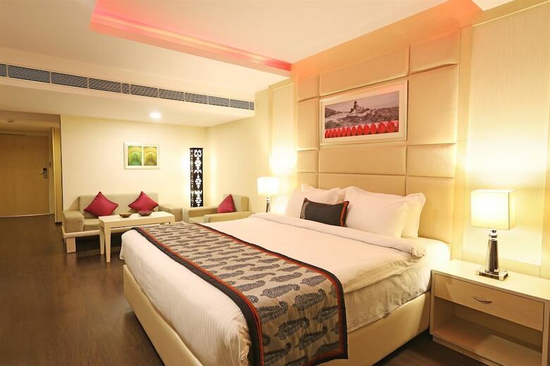 Hotel Golden Tulip Jaipur