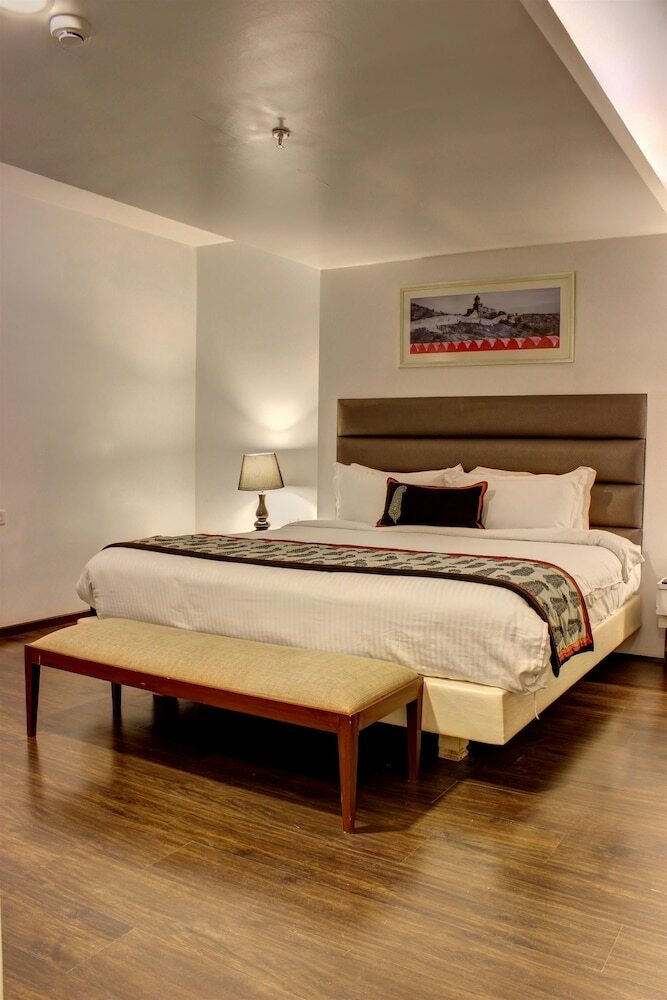 Hotel Golden Tulip Jaipur