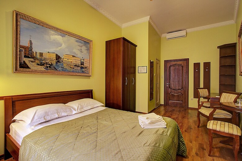 Piterskaya Club Hotel