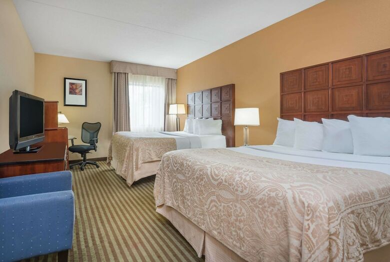 Hotel Ramada By Wyndham Columbus North