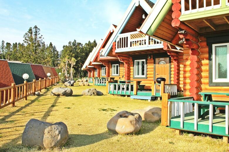 Hotel Jeju Jungmun Log Pension & Resort
