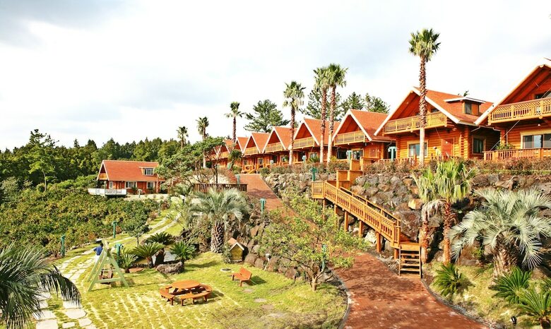 Hotel Jeju Jungmun Log Pension & Resort