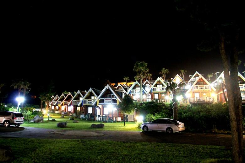 Hotel Jeju Jungmun Log Pension & Resort