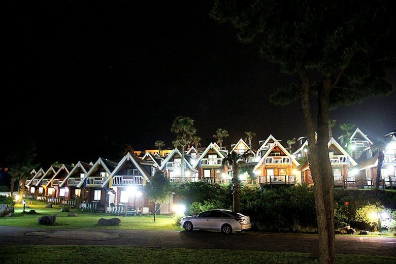 Hotel Jeju Jungmun Log Pension & Resort