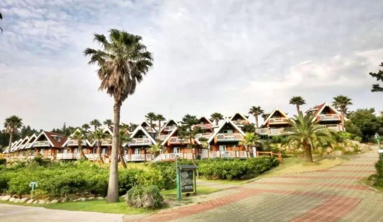 Hotel Jeju Jungmun Log Pension & Resort