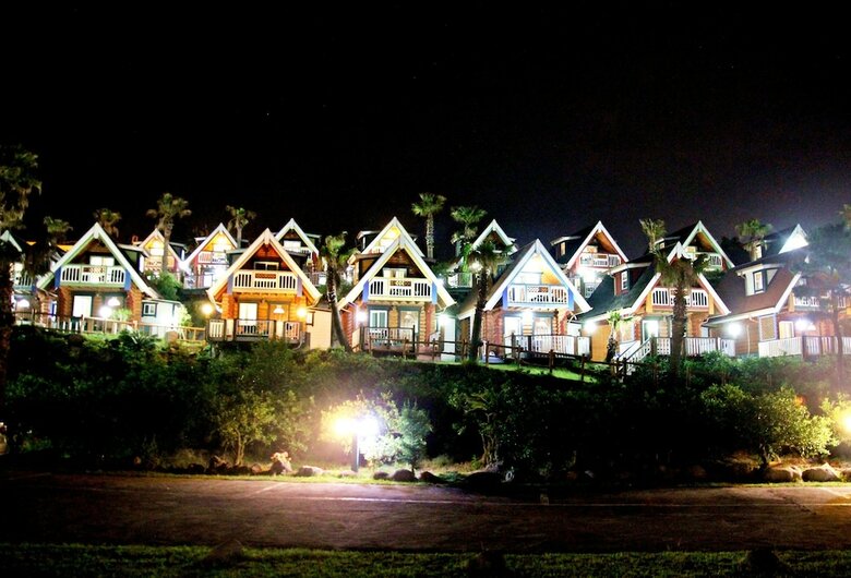 Hotel Jeju Jungmun Log Pension & Resort