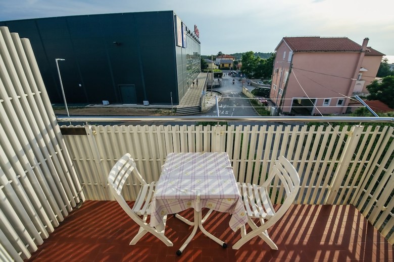 Hostal Apartments & Rooms Peranic