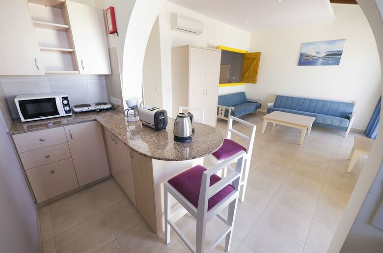Aparthotel Myroandrou Beach Apartments
