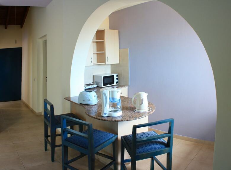 Aparthotel Myroandrou Beach Apartments