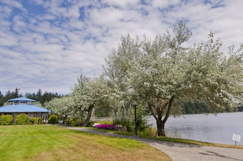 Hotel Inn On Long Lake