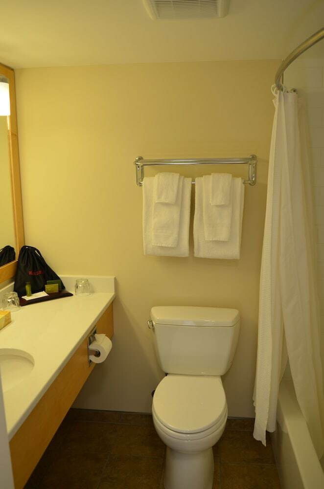 Hotel Inn On Long Lake