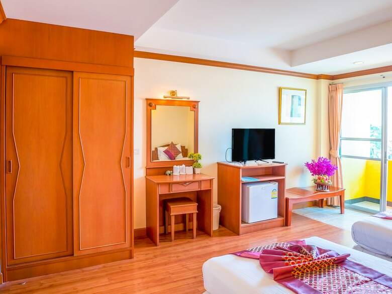 Chomsin Hua Hin Hotel