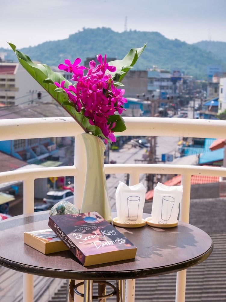 Chomsin Hua Hin Hotel