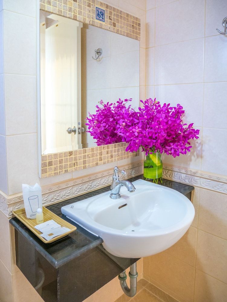 Chomsin Hua Hin Hotel