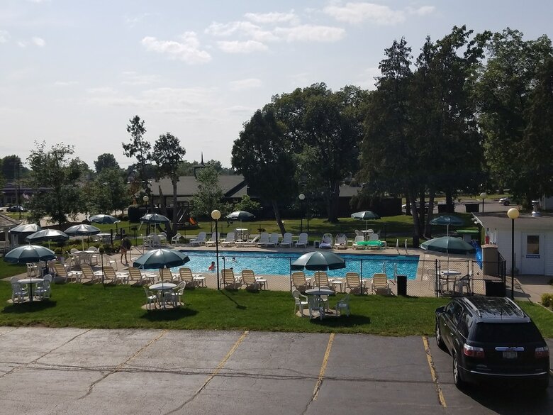 Motel Amber's Inn & Suites