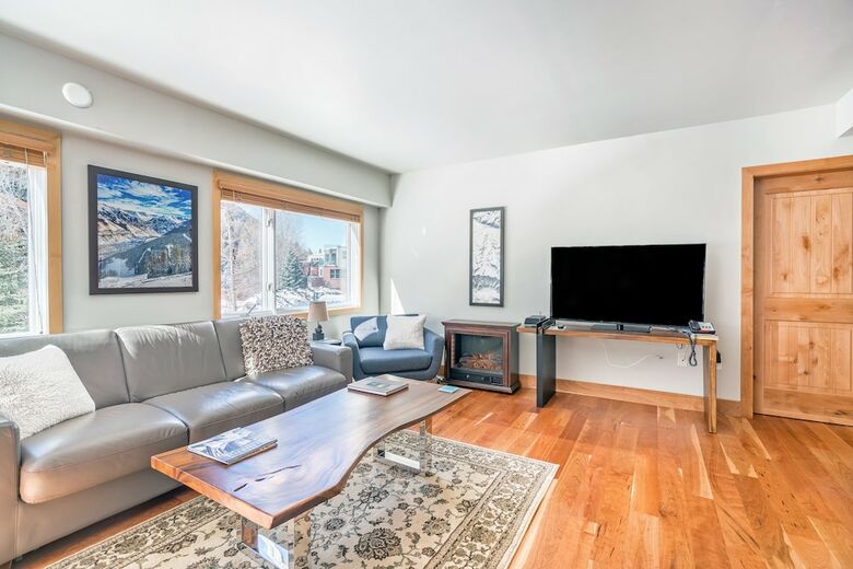 Apartamento Ice House Suites And Condominiums