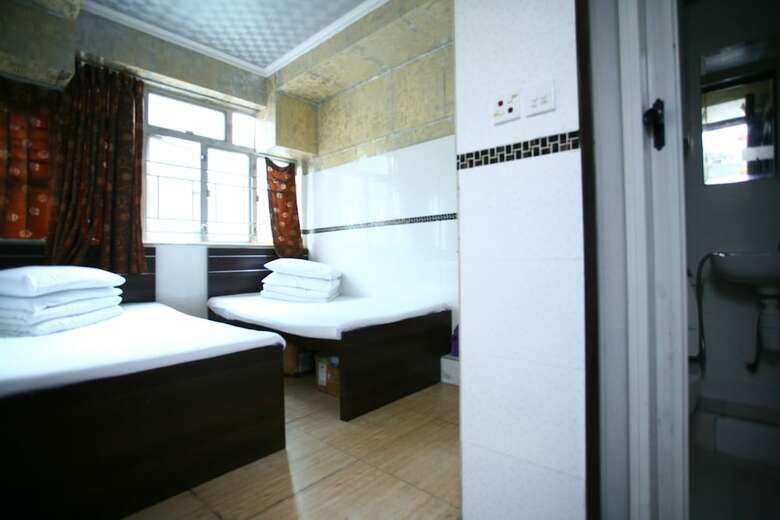 Hostal H.k Commercial Inn - Hostel