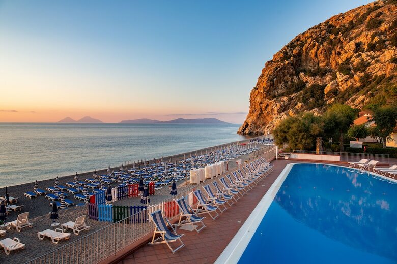 Hotel Th Gioiosa Marea - Capo Calav� Village