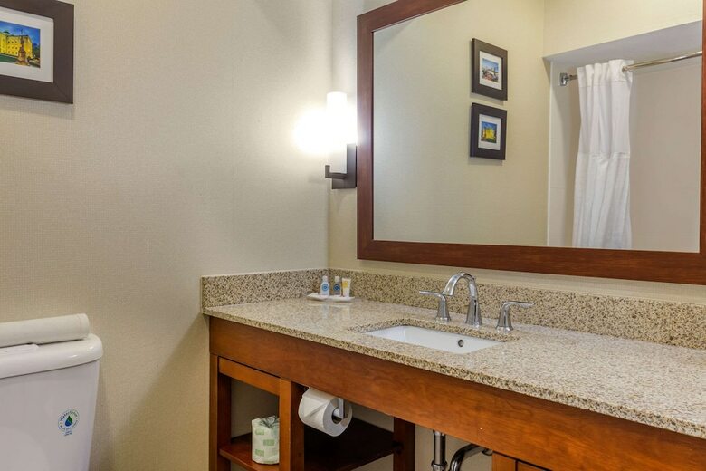 Hotel Comfort Suites Raleigh Walnut Creek