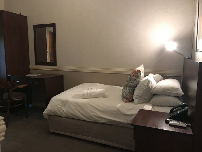 Shangri-la Country Hotel