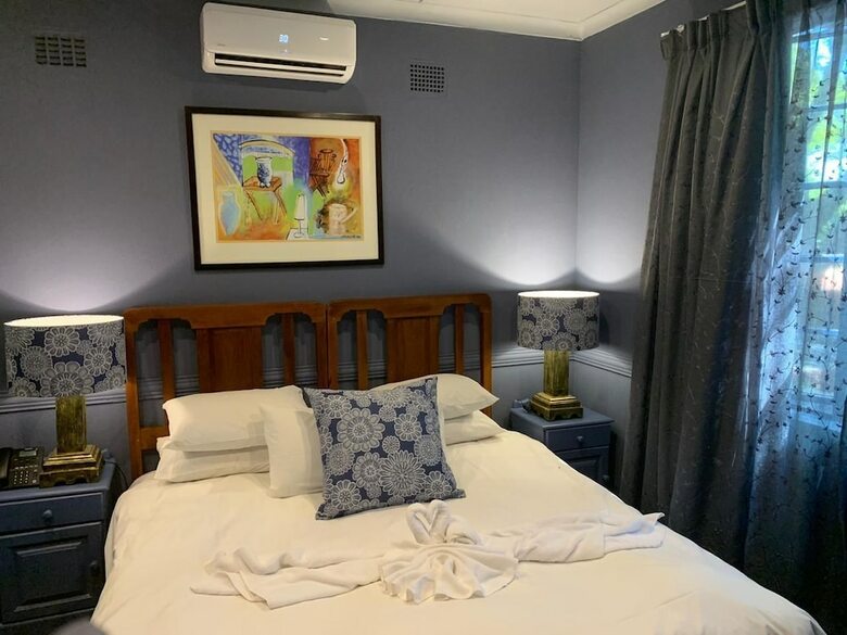 Shangri-la Country Hotel