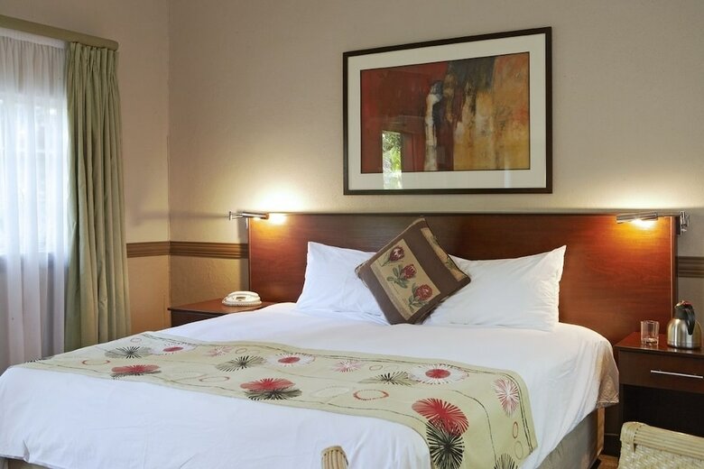 Shangri-la Country Hotel