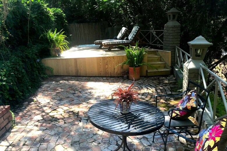 Shangri-la Country Hotel