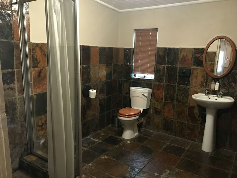 Shangri-la Country Hotel