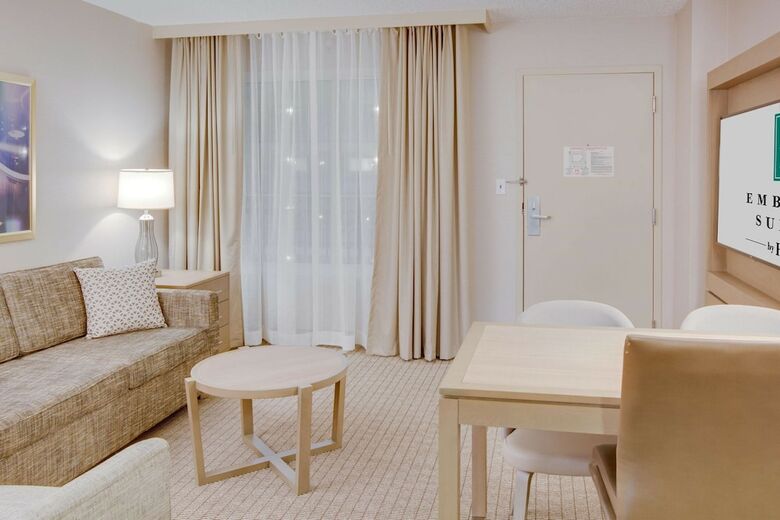 Hotel Embassy Suites Cleveland Rockside