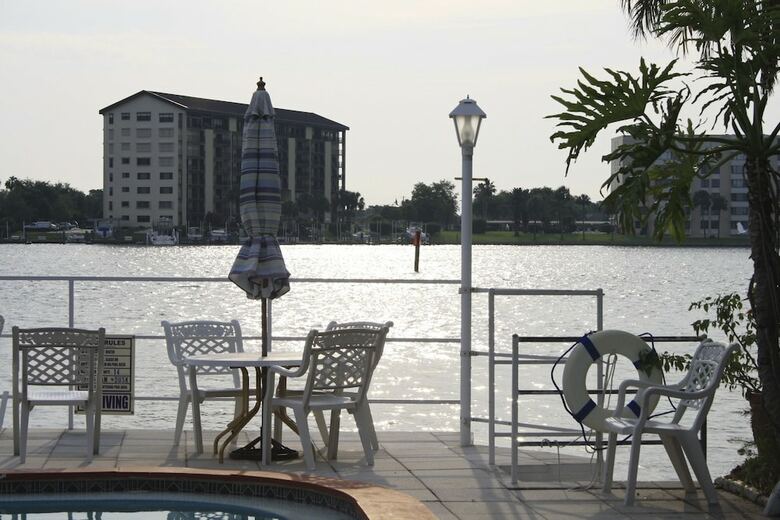 Hotel Ebb Tide