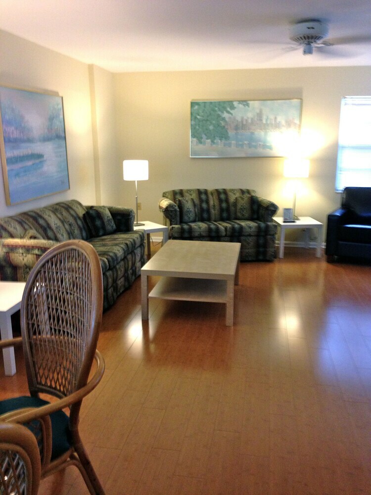 Hotel Ebb Tide