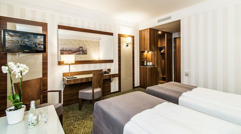 Hotel Lord Warsaw Airport