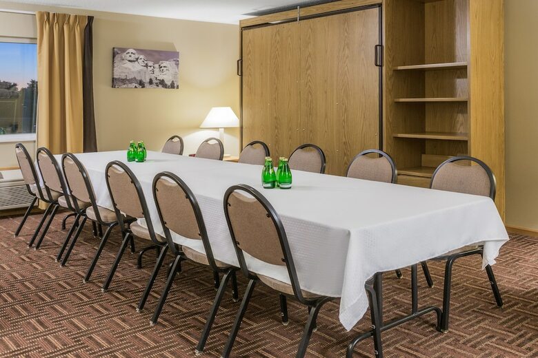 Hotel Super 8 By Wyndham Sioux Falls