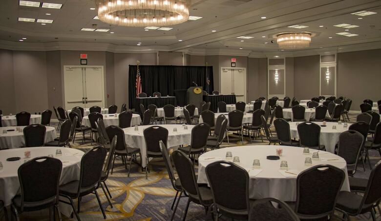 Doubletree By Hilton Hotel Wichita Airport