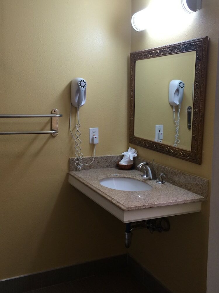Motel Oasis Inn & Suites