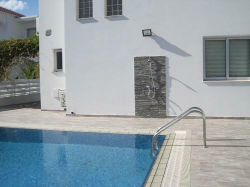 Polyxenia Isaak Pelagos Villa