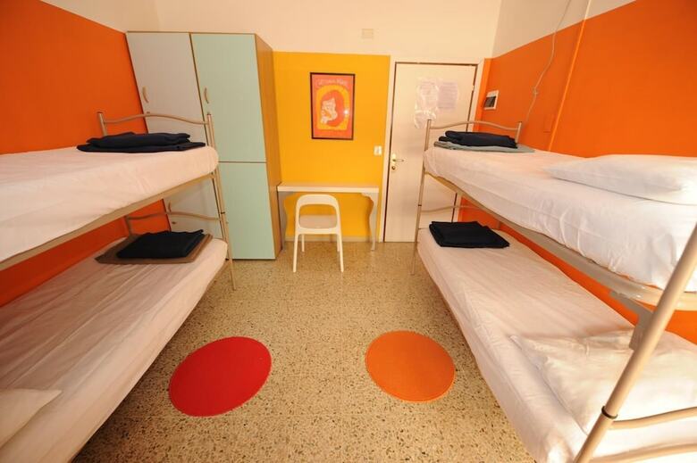 Sunflower City Youth Hotel