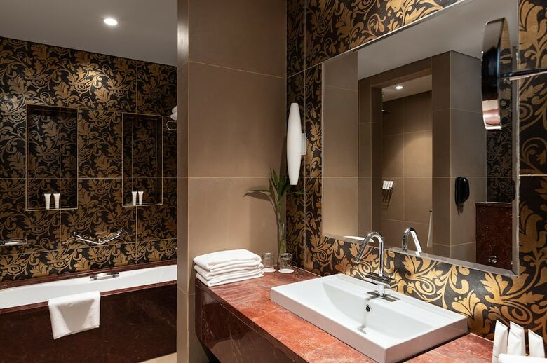 Crowne Plaza Riyadh Rdc Hotel & Convention