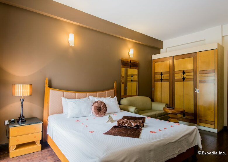Golden Sun Villa Hotel