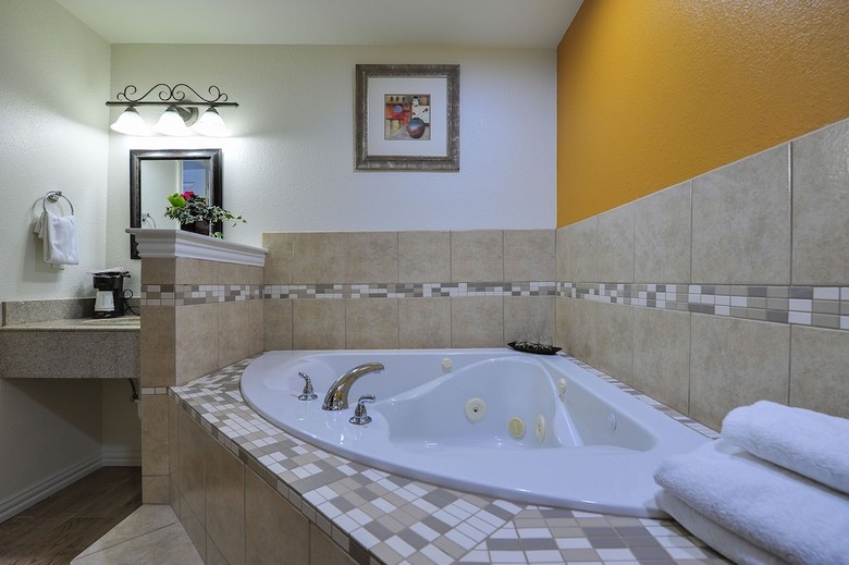 Hotel Romantic Inn & Suites