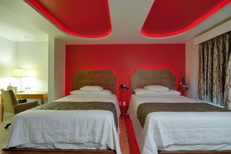 Hotel Romantic Inn & Suites