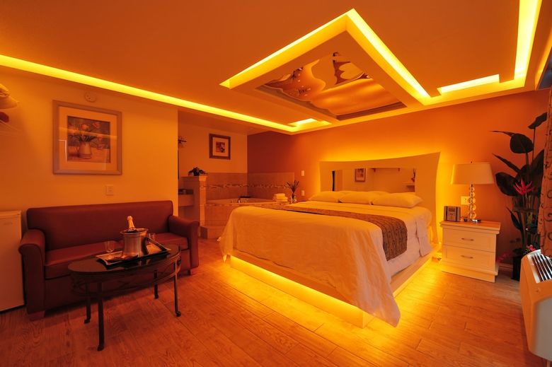 Hotel Romantic Inn & Suites