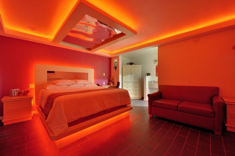 Hotel Romantic Inn & Suites