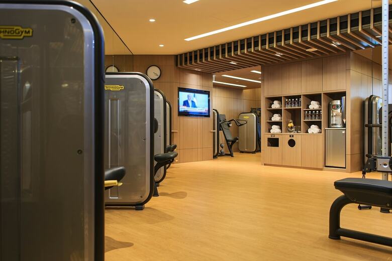 Renaissance Hong Kong Harbour View Hotel