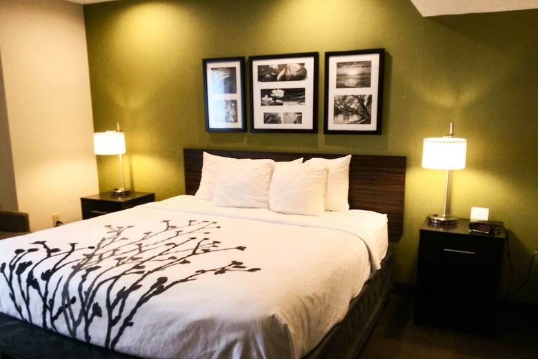 Hotel Sleep Inn & Suites
