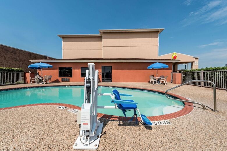 Hotel Super 8 By Wyndham Fort Worth North