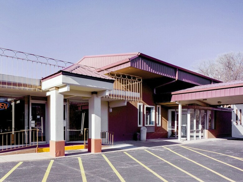 Motel Oyo Hotel Moline Il I-74 North