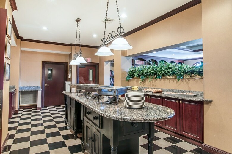 Clarion Hotel - Downtown - University Area